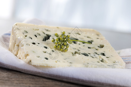 罗克福特软蓝色法国奶酪美食芝士干酪食物三角形羊乳模具饮食乳制品水平图片