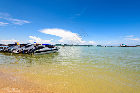 泰国普吉海滩港区码头天空海岸线地平线海岸旅游热带快艇海洋旅行图片