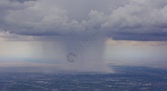 阿尔布开克机场上空暴雨图片