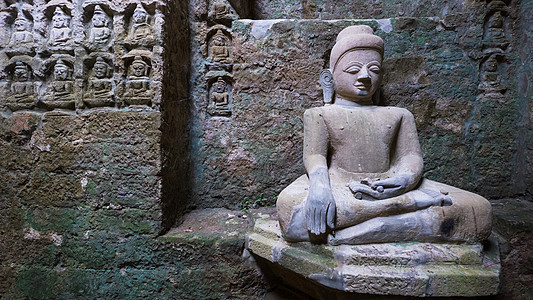 缅甸Mrauk U的佛像宗教石头宽慰寺庙雕塑雕像旅游宝塔艺术图片