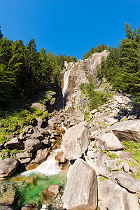 雷金娜德尔拉戈阿达米洛特伦托 意大利岩石天空树木环境旅行花岗岩女王地标松树溪流图片
