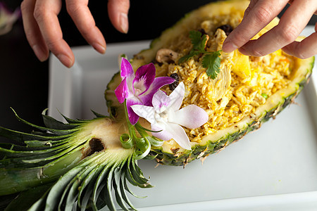泰国菠萝炸米造型油炸坚果美食海鲜炒饭腰果饮食蔬菜午餐图片