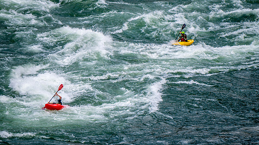 白水穿透弗雷泽峡谷激流肾上腺素皮艇活力冒险海浪活动瀑布运动岩石图片