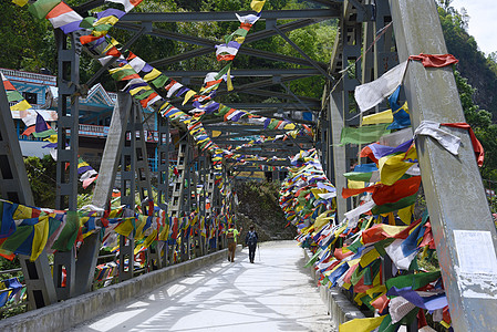 前往尼泊尔庞山(Poon Hill)的桥上图片