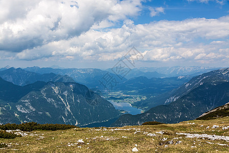 湖 Halstatt土地平台岩石山脉螺旋远足图片