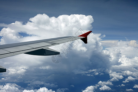 飞机机翼云景积雨天堂高度气氛冰雹自由空气蓝色天空背景图片