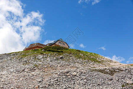 山中的房屋碎石血统山坡小木屋小屋倾斜度木头巨石碎片岩石图片