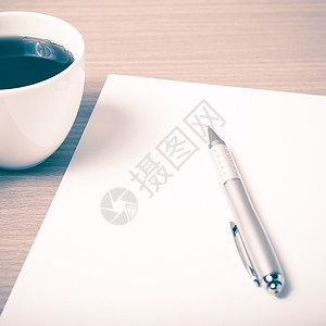 带有白纸和笔费风格的咖啡杯会议桌子日记职场木板笔记木头饮料床单教育图片