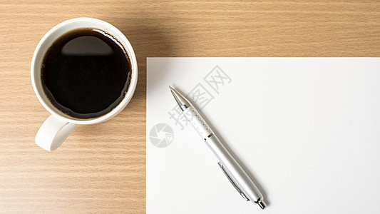 带白纸和笔的咖啡杯办公室职场饮料木头笔记床单笔记本木板咖啡工作图片
