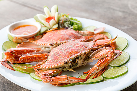 蒸螃蟹海鲜红色蔬菜食物绿色煮沸盘子柠檬烹饪蒸汽餐厅背景图片