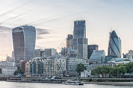 伦敦市日落时天线摩天大楼银行业建筑国际地标天际库存办公室商业市中心背景图片