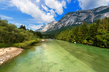 奥地利卡林西亚蓝色天空假期林地环境地标松树旅游针叶树荒野图片