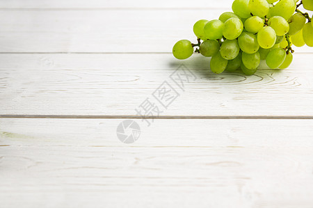 桌上有葡萄概念性栽培酒厂酒业水果藤蔓葡萄园酿酒厨房木头背景图片