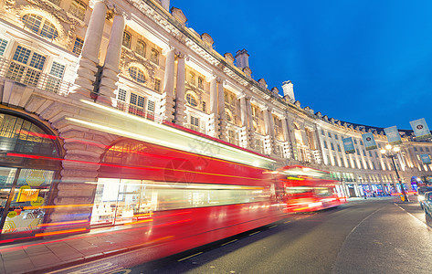 伦敦     2015年6月11日 2015年 摄政区夜间交通和游客图片
