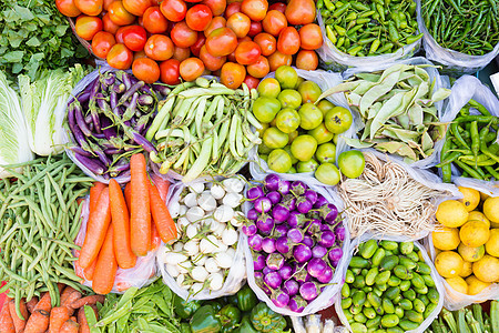农民市场上的水果和蔬菜市场花园团体摊位销售农业异国青菜美食篮子柠檬图片