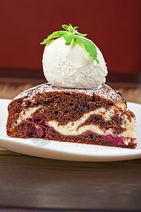 巧克力蛋糕加果酱冰淇淋香草美食食物巧克力盘子糕点蛋糕细雨奶制品小吃图片