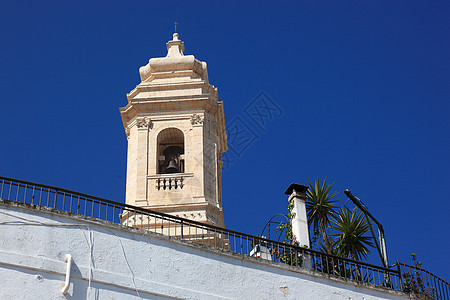 意大利阿普利亚洛科罗通多市基埃萨圣乔治马蒂雷神学院的坎帕尼莱教会旅行钟楼国家背景图片