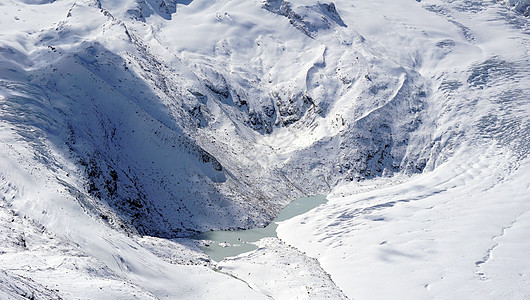 三角形雪山组合雪雪冰川山脉背景