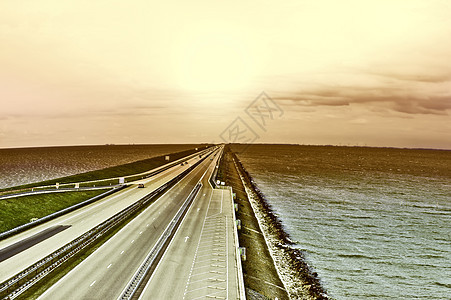 保护水坝海洋日落基础设施堤防交通阳光地平线海景货物运输图片