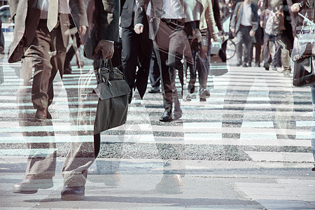 商务人士行走的多重暴露形象男士人行道省会行动都市风光城市商务人士图像图片
