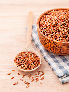 泰国传统大米最佳水稻 用于健康和clea木头面包小麦荒野食物谷物营养勺子植物茉莉花图片