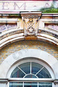 大理石砖墙上的旧风扇历史建筑纪念碑棕褐色办公室建筑学财产石头阳台柱子背景