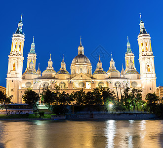 萨拉戈萨巴西利亚 西班牙大教堂旅游历史建筑反射旅行文化柱子教会支撑图片