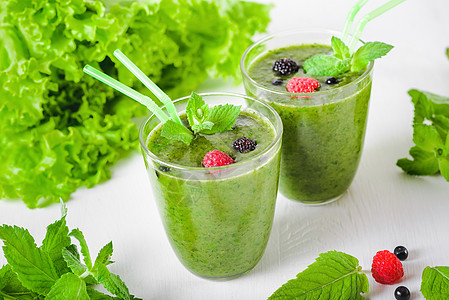 健康健康的绿色冰沙图片
