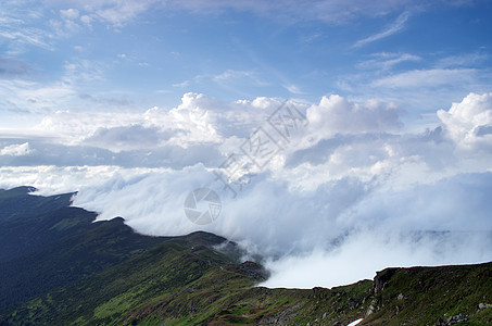 山边喀尔巴阡山 乌克兰天空季节薄雾天堂场景荒野旅行环境顶峰日落图片