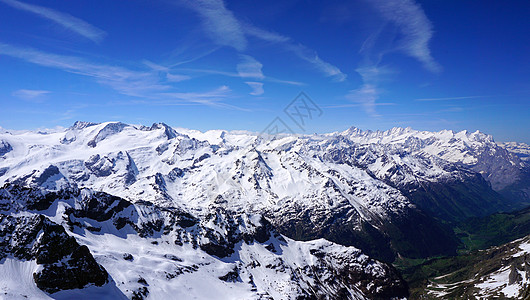 三角形雪山组合蒂特利斯雪山的视角背景