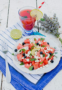 西瓜和奶酪沙拉草药饮食食物美食水果热带营养摄影薄荷蔬菜图片
