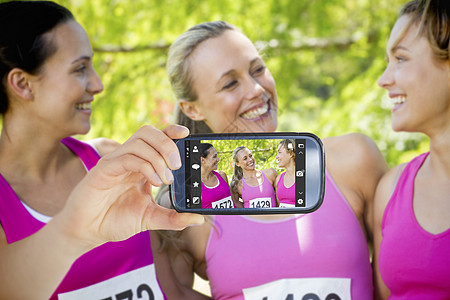叶海亚遭对手飞身撞击头部，吉达联合后卫朱莱丹直红下场！