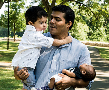拉丁美洲父亲与儿子背景图片