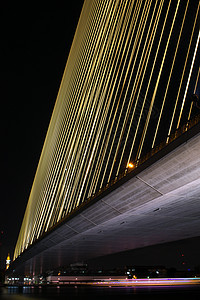 夜里8号大桥图片