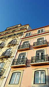 葡萄牙里斯本一栋大楼的细目旅行窗户景观历史性古董大教堂传统历史天空房子图片