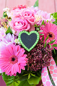 彩色布束展示黑板礼物绿色礼品袋粉色花朵乡村丝带圆点高清图片