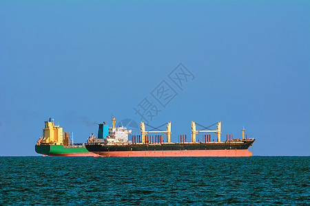 船舶环境大船波纹货船货物水面运输船运码头公海图片