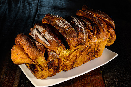 德语酵饼糕点早餐乡村白色面包棕色面团木头食物酵母图片