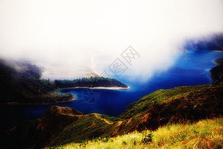 葡萄牙亚速尔群岛的穆迪斯景点蓝色草地地标植物山脉丘陵群岛池塘旅行植被图片