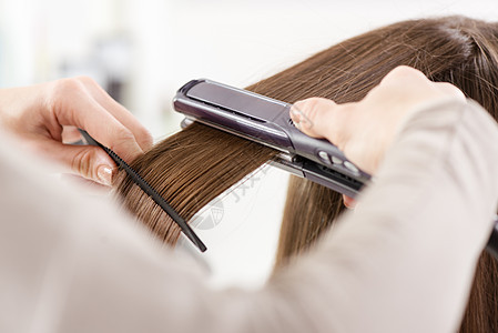 头发直发水平梳理直发器棕色女性工作工具长发梳子烫发器背景图片