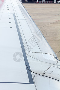飞机机翼和机身的一部分及带的机身盘子机器翅膀运输机械材料金属建造艺术木板图片