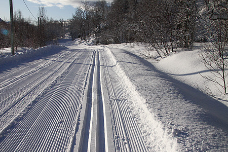 滑雪族滑雪轨道滑雪场活动灯光小径雪橇越野远足活动者高清图片
