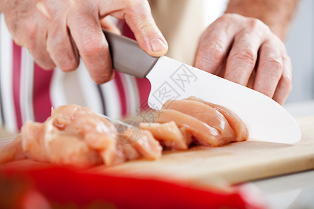 Raw 鸡肉立体食物白肉鸡胸厨板水平人类厨房砧板菜刀宏观图片