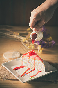 彩虹蛋糕和草莓酱浆果美食男性店铺小吃蛋糕甜点烘烤潮人盘子图片
