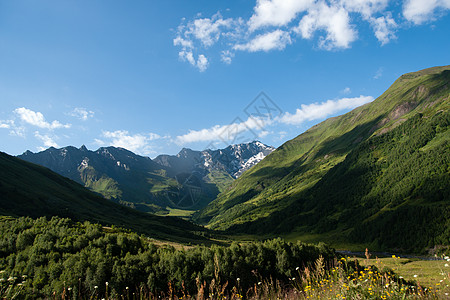 格鲁吉亚山地山区远足天空旅行假期旅游游客图片