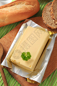 新鲜黄油块静物砧板面包食物锡纸黄油奶制品图片