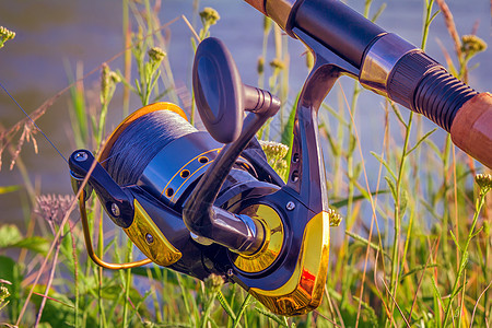 饲料     捕获鱼的英国渔具齿轮运动物体海滩爱好工具垂钓者纺纱渔夫钓鱼图片