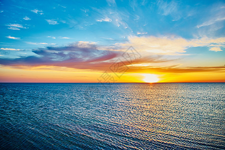 日落在海洋上地平线橙子海浪天空海岸线海滩海岸旅行晴天太阳图片