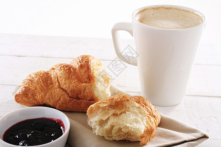 羊角面包和咖啡美食烘烤糕点食物早餐图片
