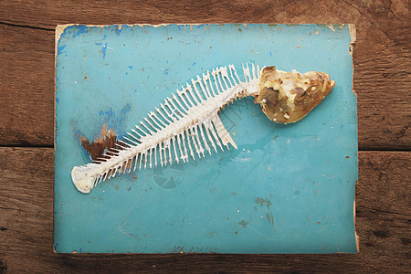 食用平板鱼晚饭健康饮食用餐午餐消费海鲜时间吃饭鞋底骨头图片